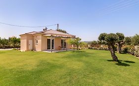 Ηλιόλουστη Βίλα της Δήμητρας